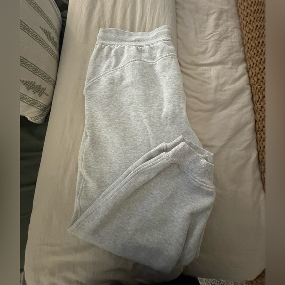 Lululemon Scuba High-Rise Relaxed Jogger in Heathered Core Ultra Light Grey - Picture 6 of 9